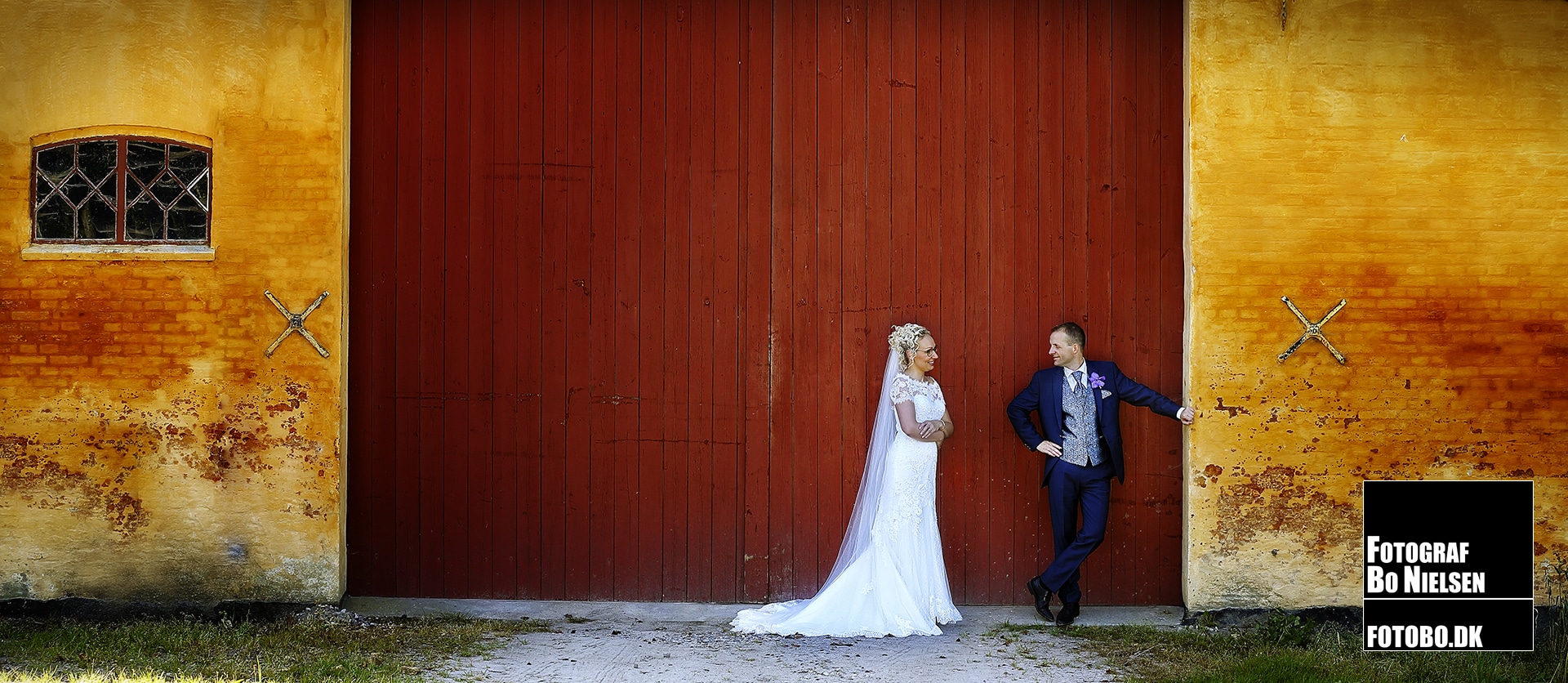 Bryllupsbillede af brudepar fotograferet onlocation, af fotograf Bo Nielsen