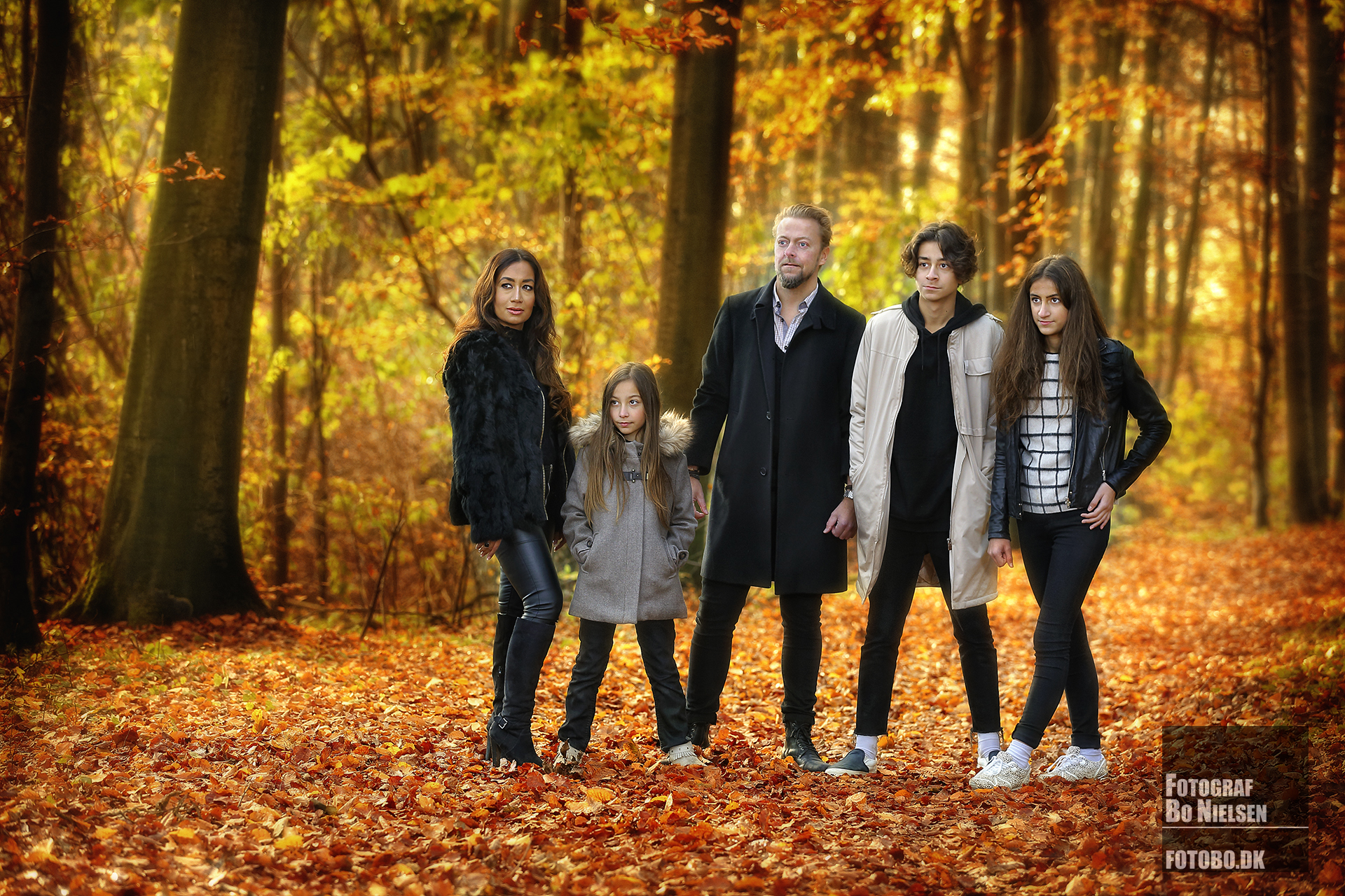 Familie fotografering i skov, fotograferet af Fotograf Bo Nielsen